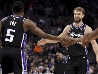 米兰体育中国官网-黄蜂赢得惊险胜利，势头正劲向季后赛进发