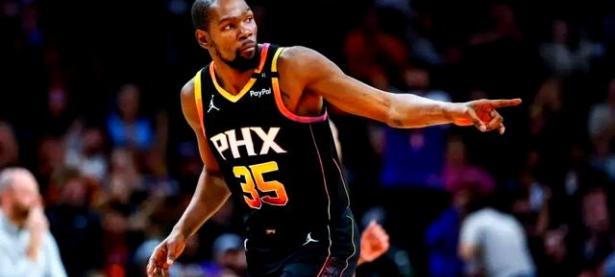 米兰体育中国官网-比赛中球员展现出色技艺，吸引观众目光