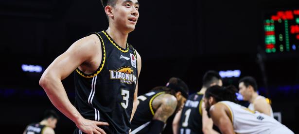 米兰体育官方入口-联赛新规矩出台，球员发挥巧妙转换战术