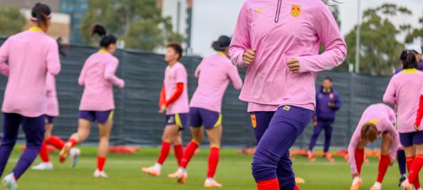 米兰体育网站入口-女子足球赛场上展现出优异表现令人惊叹