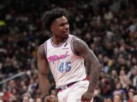 米兰体育投注-篮球赛场举行较量，球员战术精湛