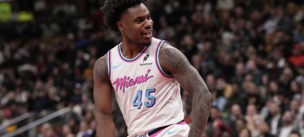 米兰体育投注-篮球赛场举行较量，球员战术精湛