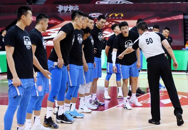 焦灼时刻！某队在重要比赛中险胜，晋级下一轮的简单介绍