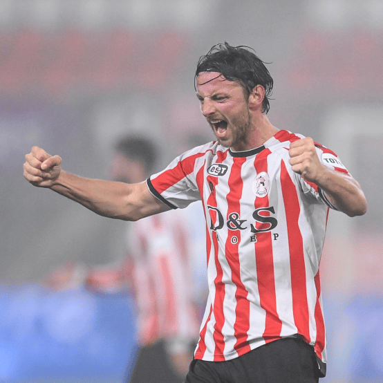 包含阿贾克斯乘风破浪，荷甲冠军实力备受关注的词条