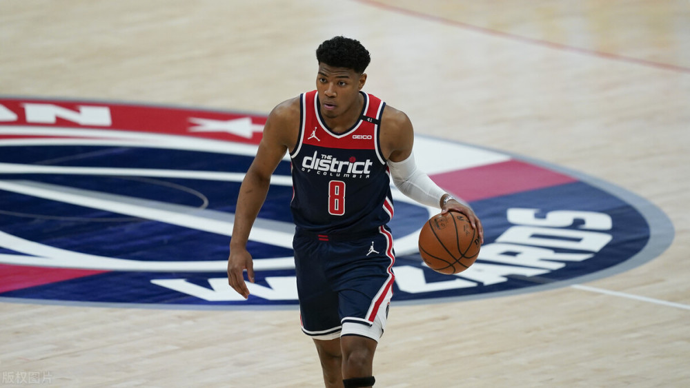 黄蜂赢得惊险胜利,势头正劲向季后赛进发 黄蜂赢得惊险胜利,势头正劲向季后赛进发