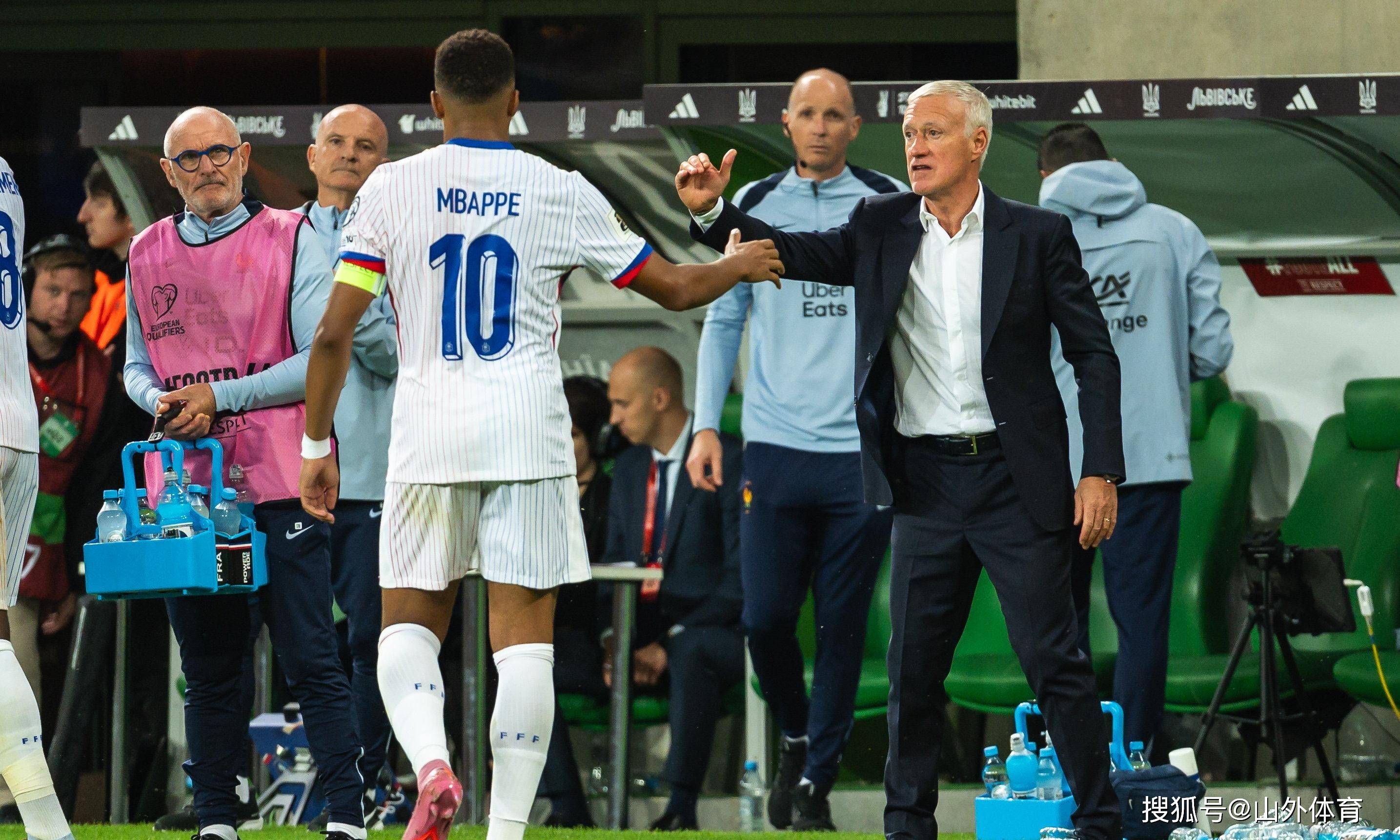 法国队备战关键国际比赛,精神状态饱满的简单介绍 法国队备战关键国际比赛,精神状态饱满的简单介绍