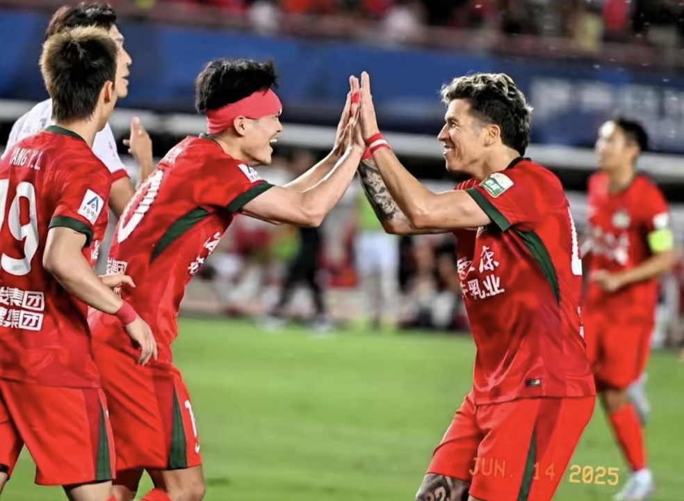 精彩对决再现，球员表现备受关注