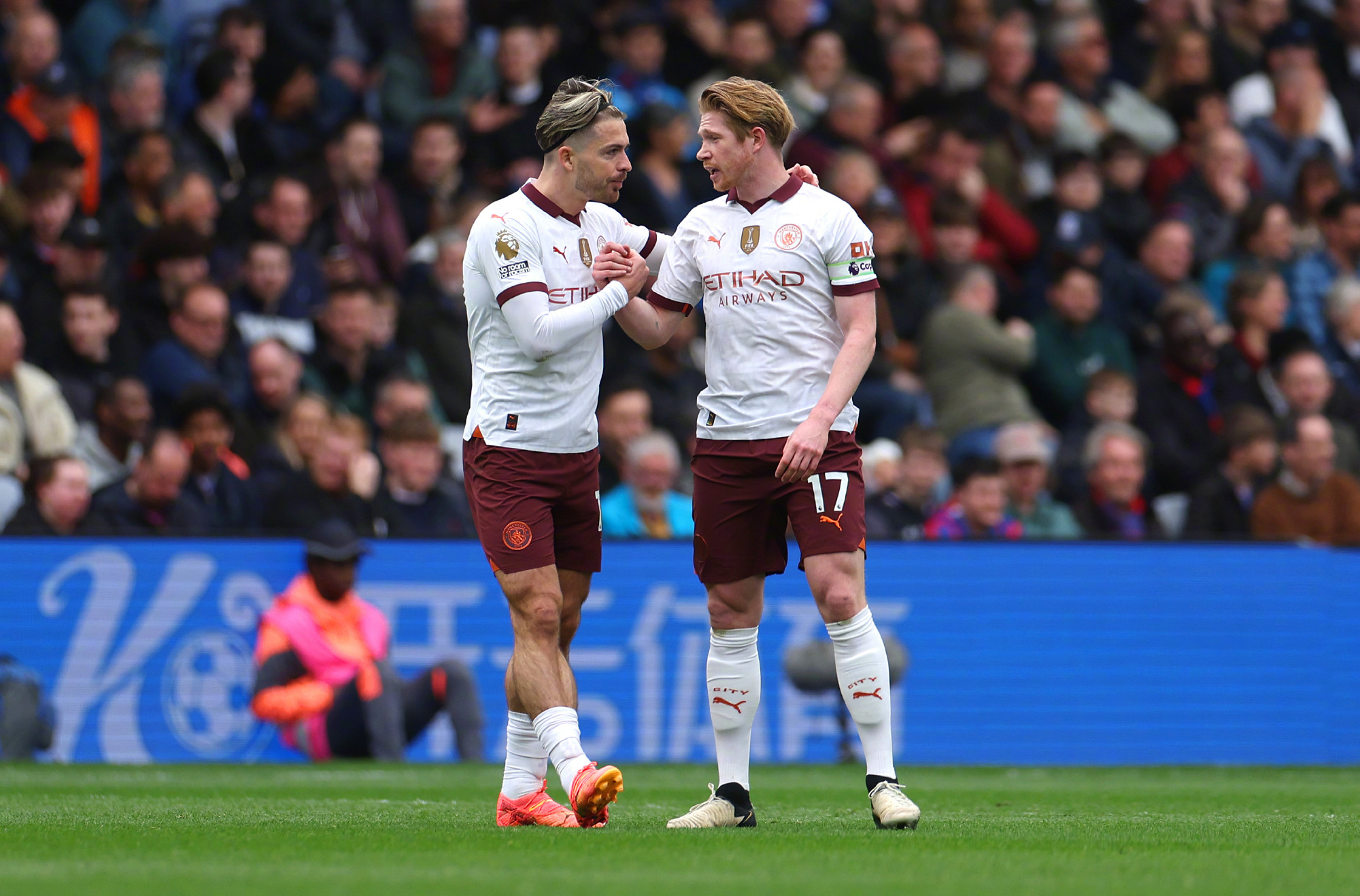 曼联主场大胜水晶宫，稳固前四位置的简单介绍