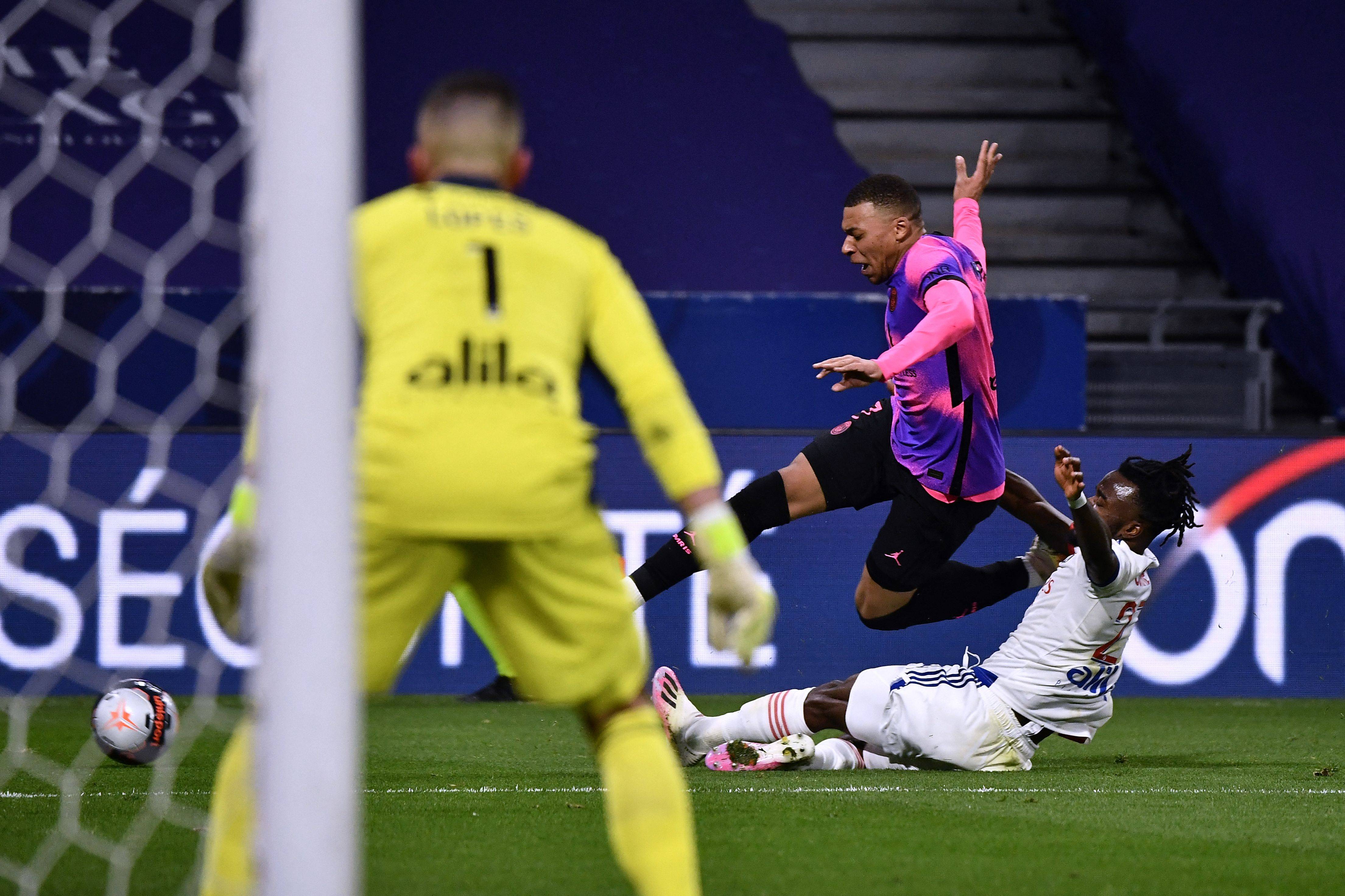 里昂客胜，暂时领跑法甲，排名第一的简单介绍